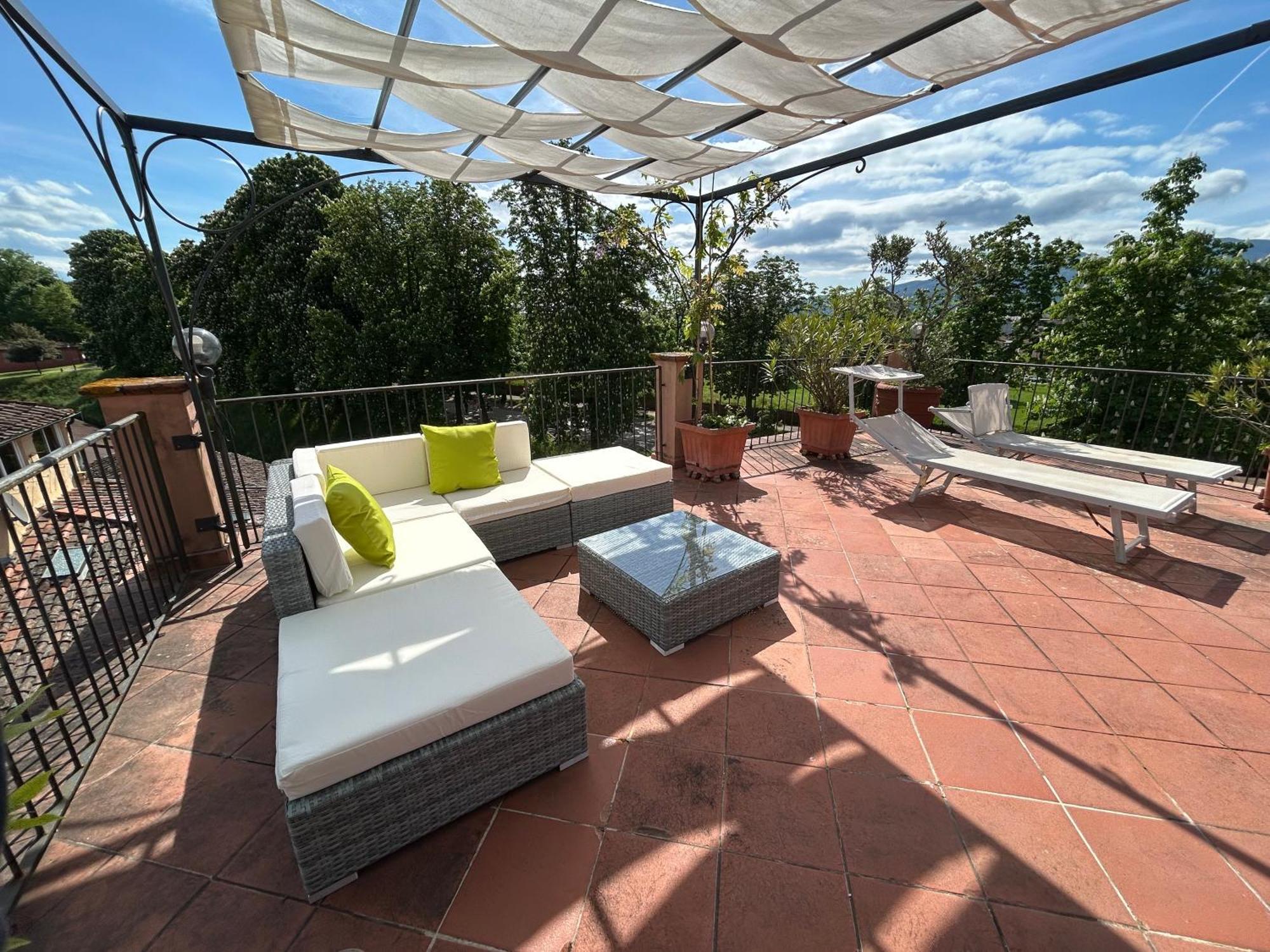 Апартаменты La Terrazza Fra Le Torri Лукка Экстерьер фото