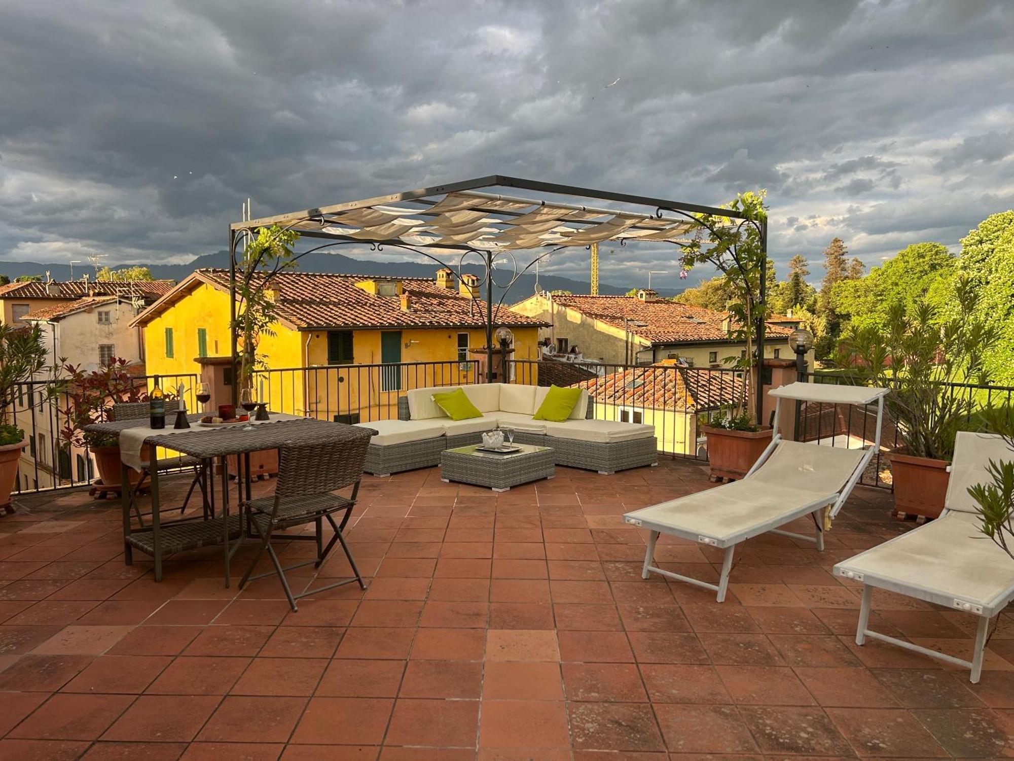 Апартаменты La Terrazza Fra Le Torri Лукка Экстерьер фото