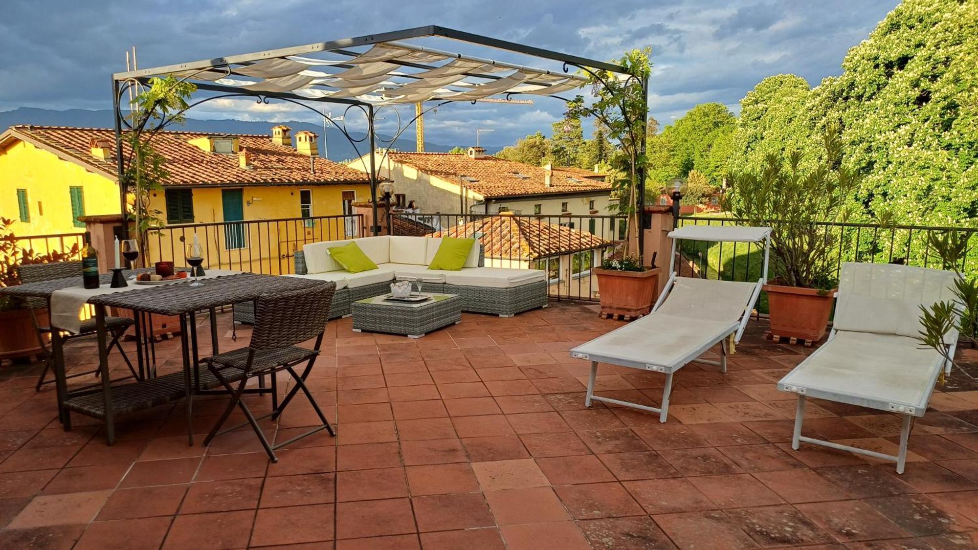 Апартаменты La Terrazza Fra Le Torri Лукка Экстерьер фото