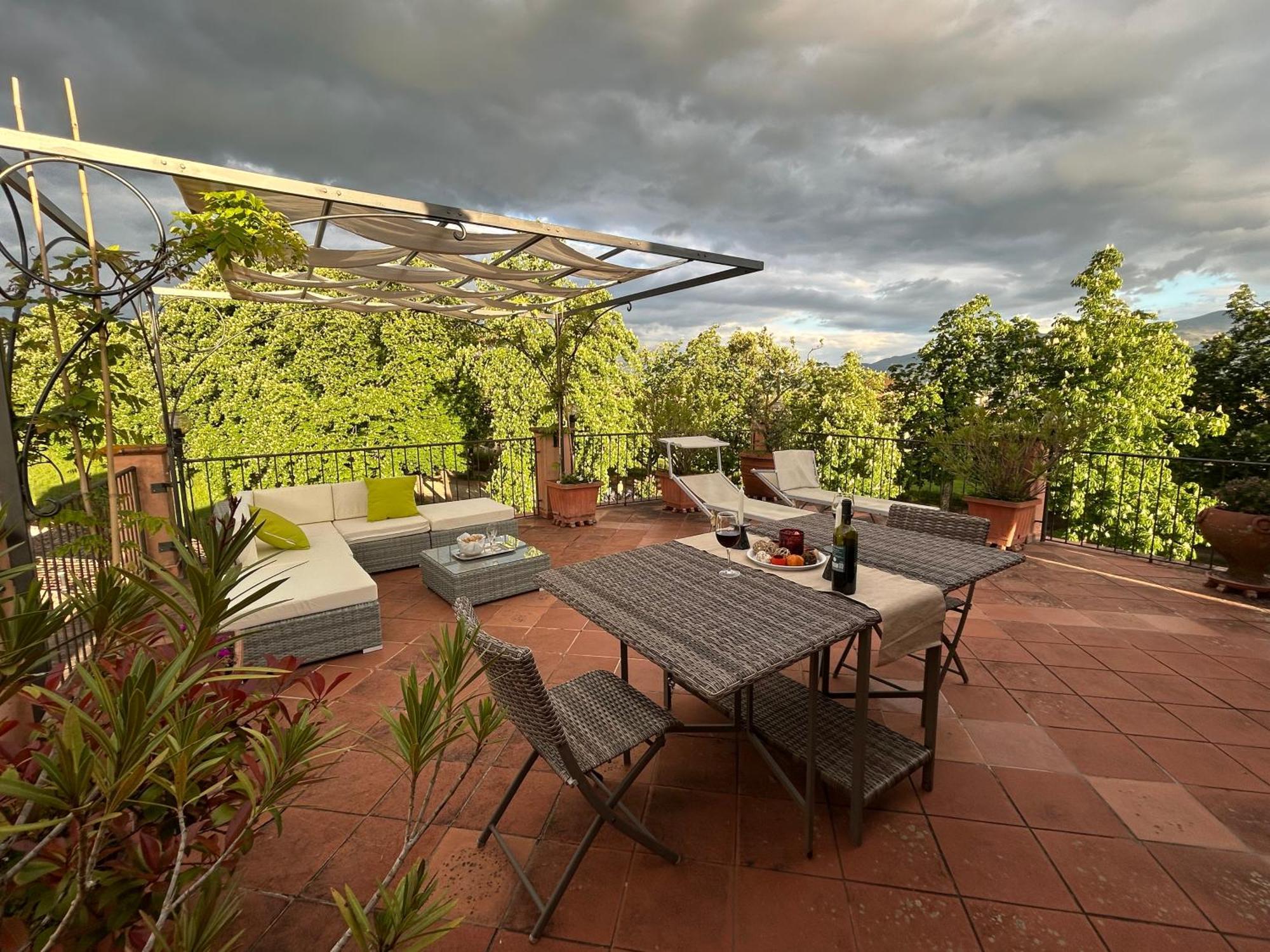 Апартаменты La Terrazza Fra Le Torri Лукка Экстерьер фото