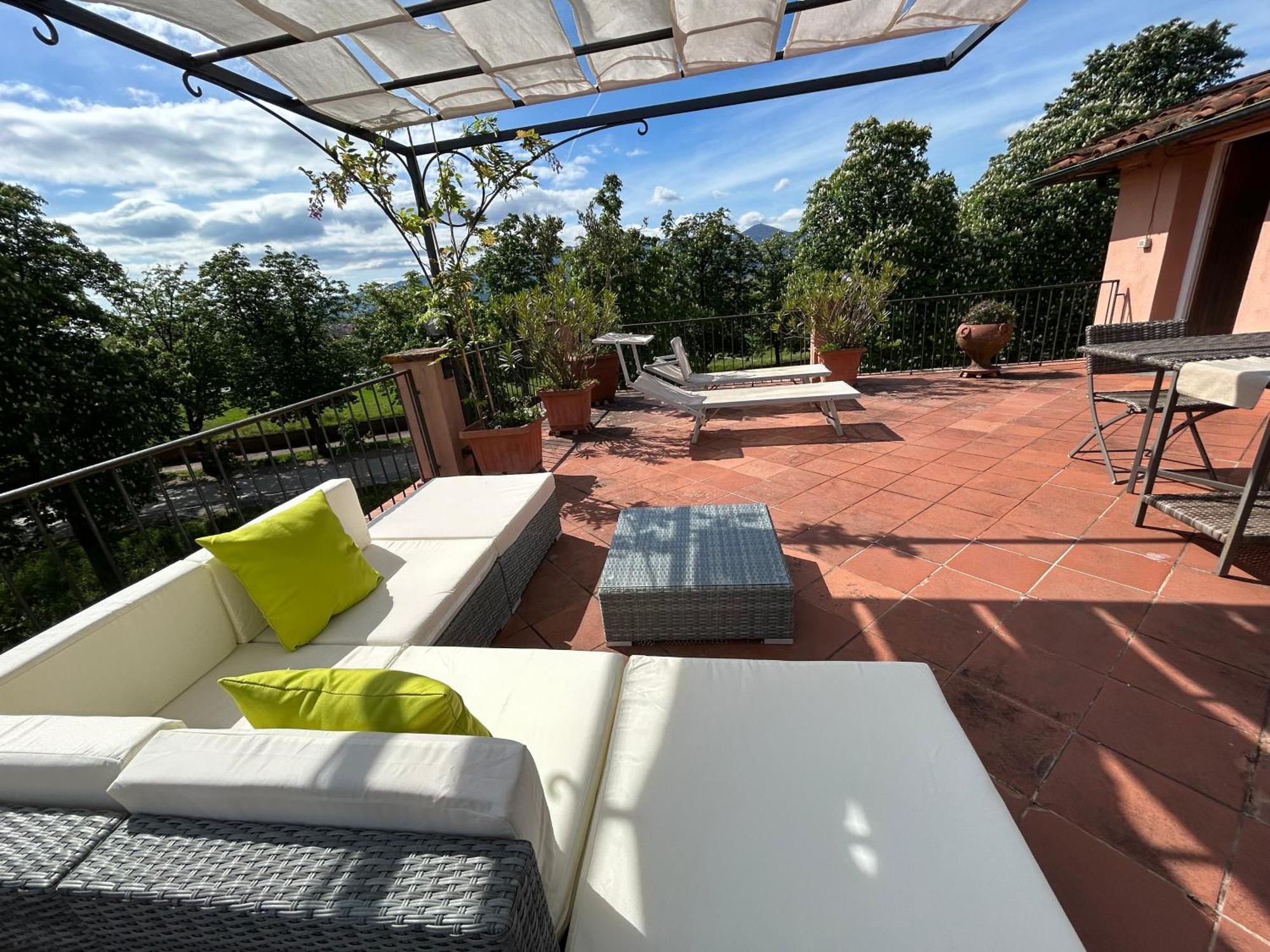 Апартаменты La Terrazza Fra Le Torri Лукка Экстерьер фото