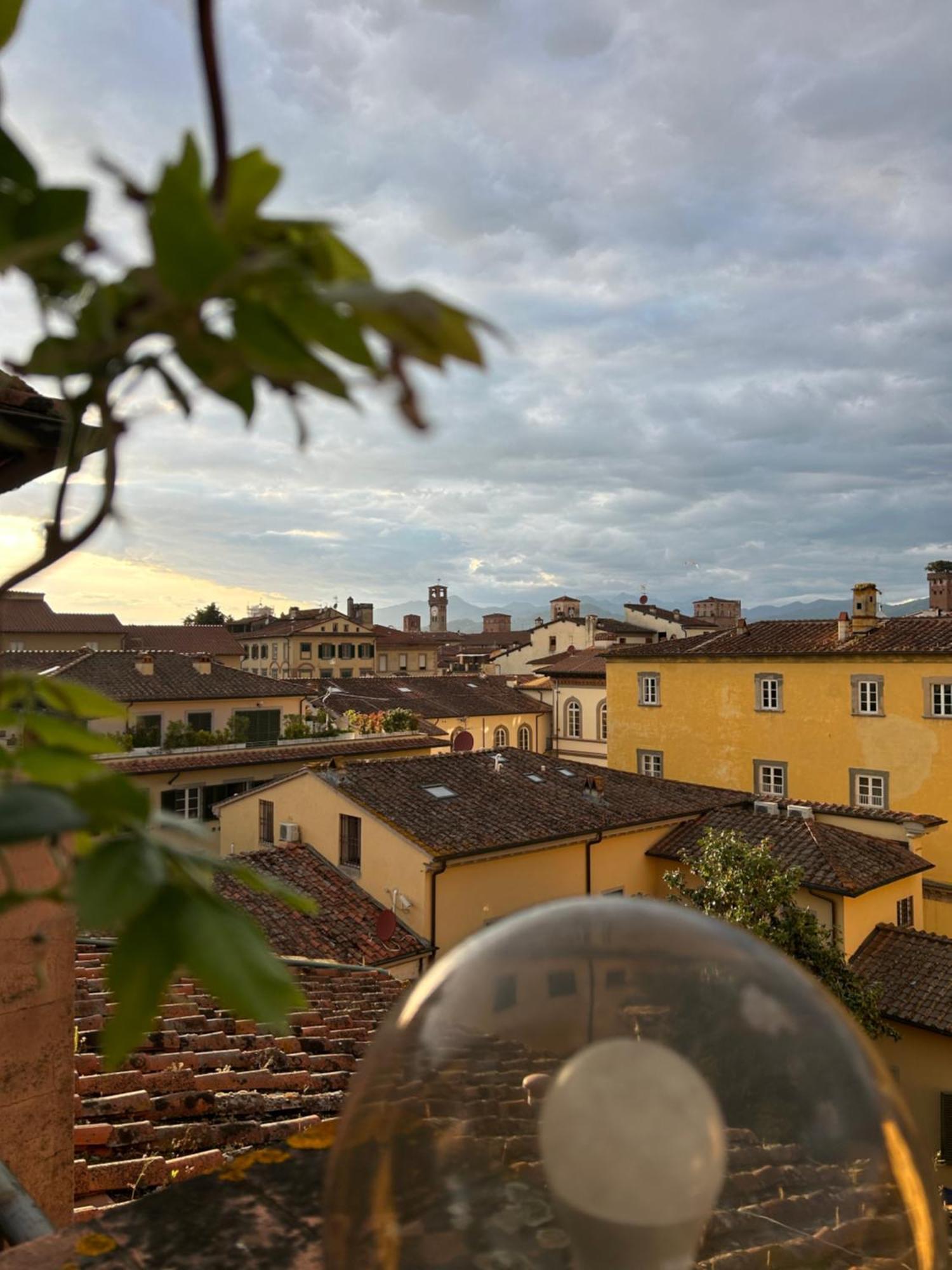 Апартаменты La Terrazza Fra Le Torri Лукка Экстерьер фото