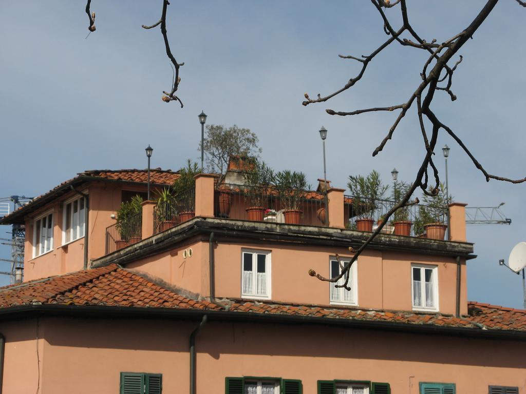 Апартаменты La Terrazza Fra Le Torri Лукка Экстерьер фото